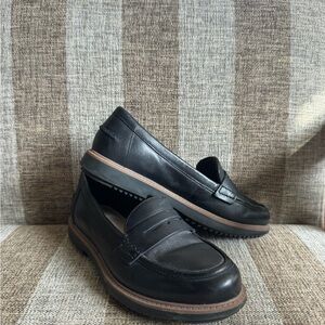 Clark’s Black Loafers for W6.5